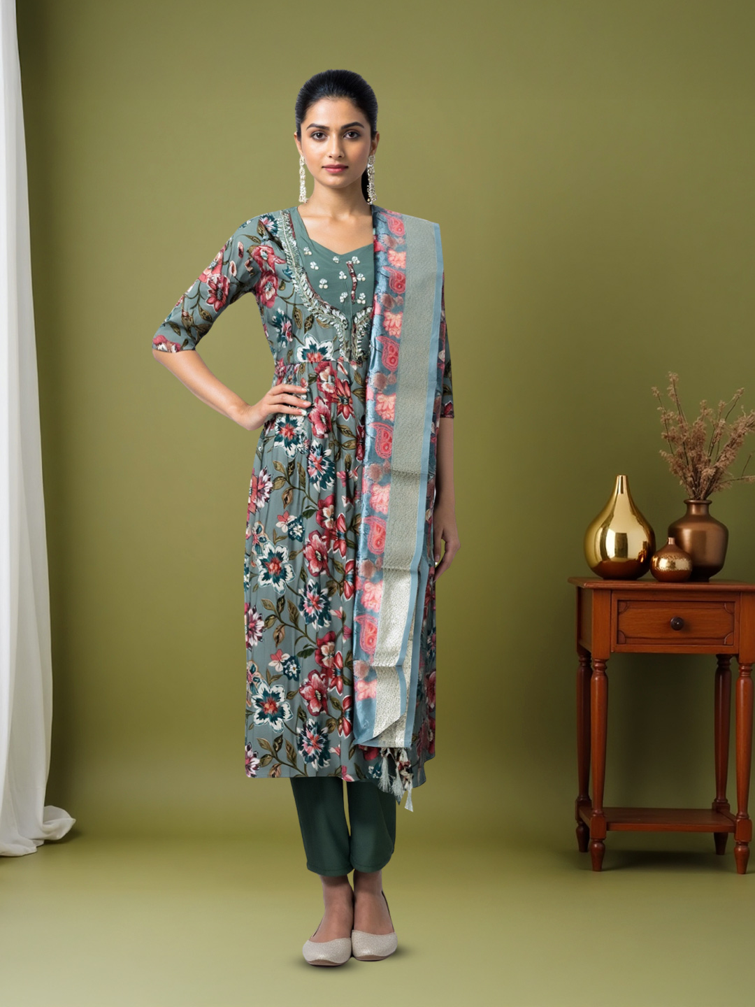 Embellished  Embroidery V-Neck Traditional Salwar Suit Set