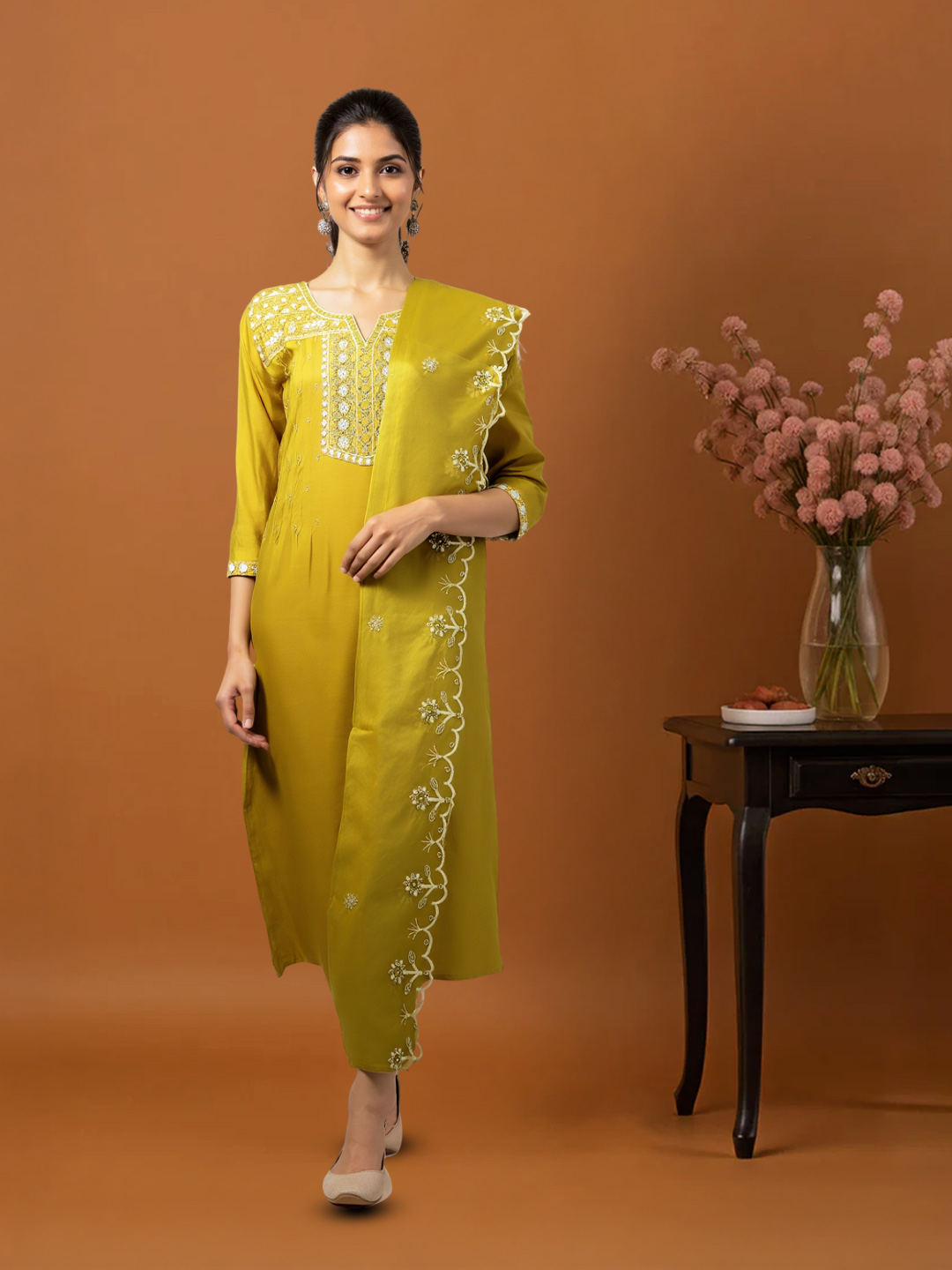 Floral Embroidered Sequinned kurta with Pant & Organza  Dupatta Set