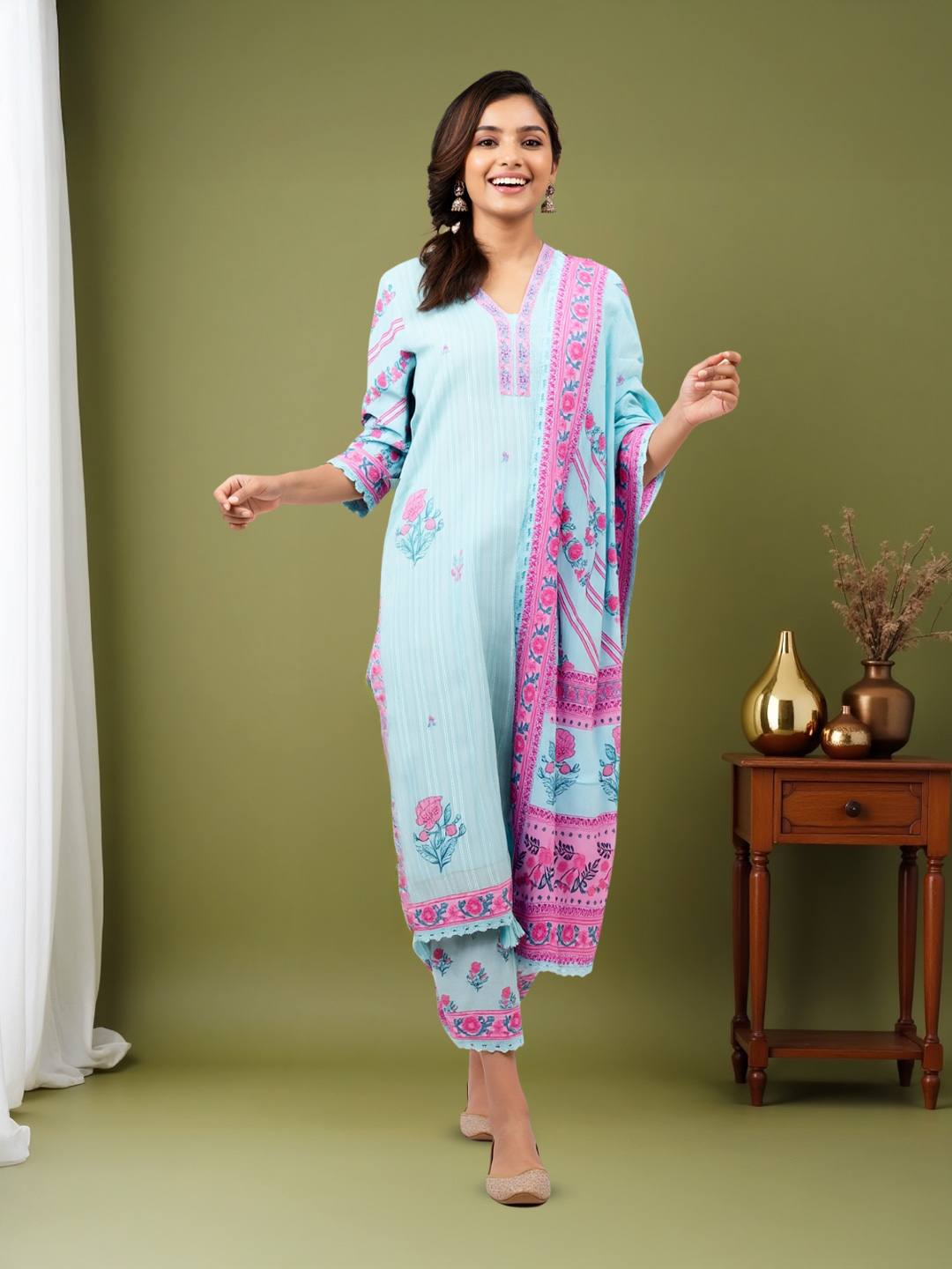Elegant V-Neck Floral Printed Salwar Suit Set