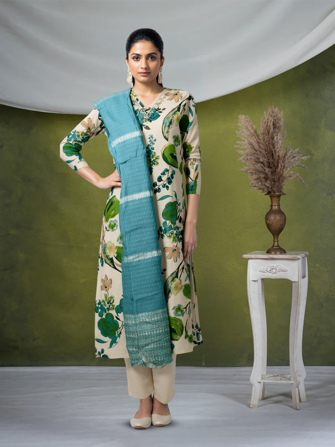 Elegant Floral Printed Embroidery V-Neck Salwar Suit Set