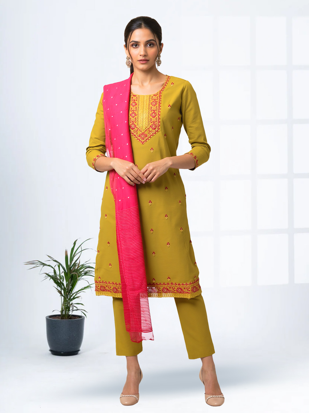 Elegant Ethnic Embroidery Salwar Suit Set