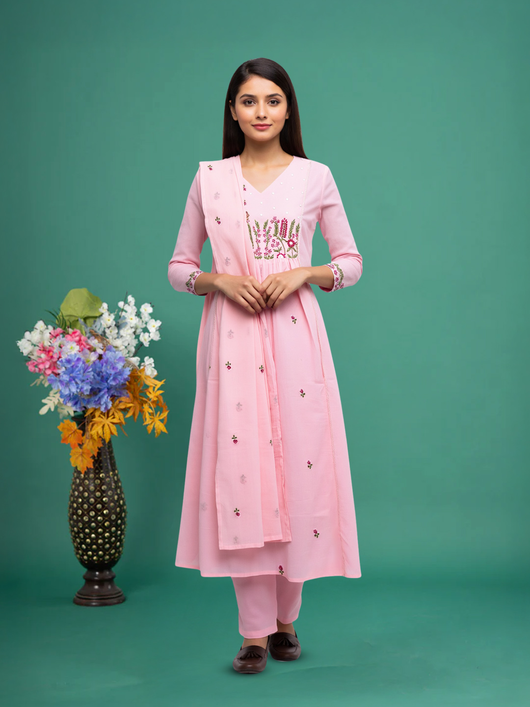 Floral Embroidery  Elegant V-Neck Salwar Suit Set
