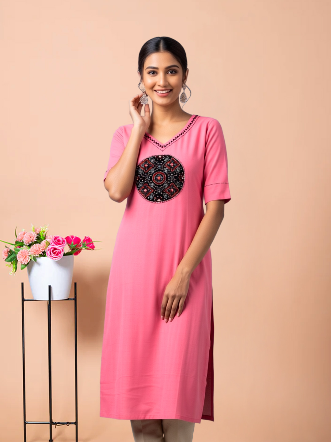Ethnic Thread Embroidery Sequinned Straight-Cut Kurta 