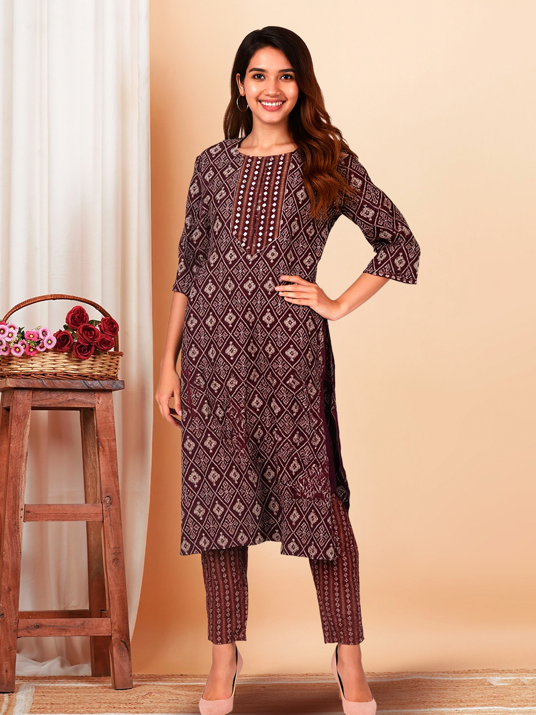Elegant  Diamond and Floral Printed Straight Kurta with Pant Set